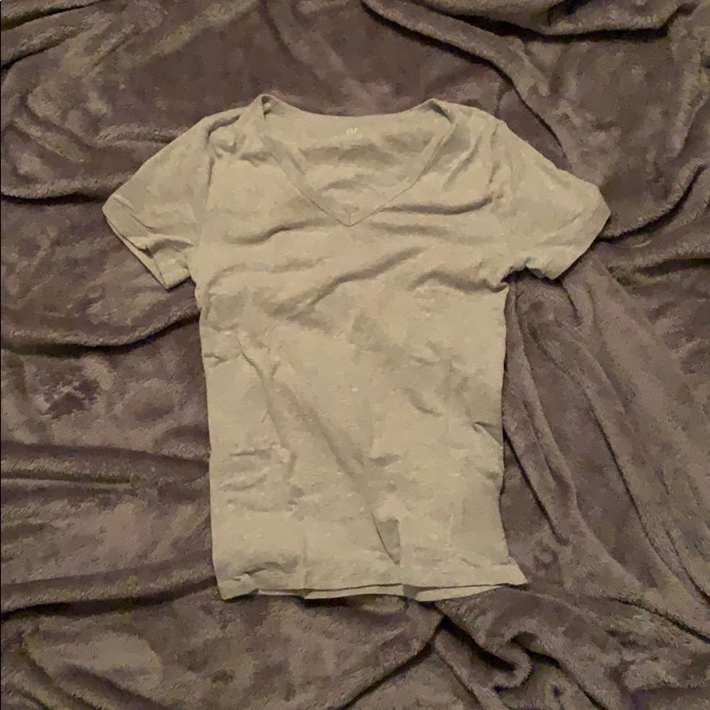 Gap child’s large V-neck gray T-shirt